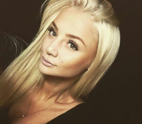 Софа, ню-фото